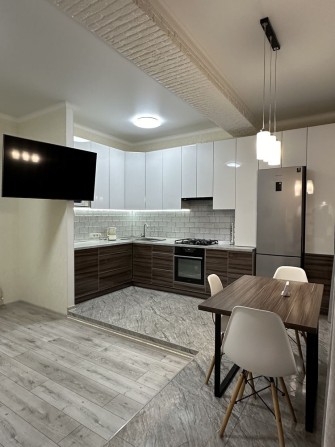 Здається велика сучасна квартира по Незалежності автономка новобудова - фото 1