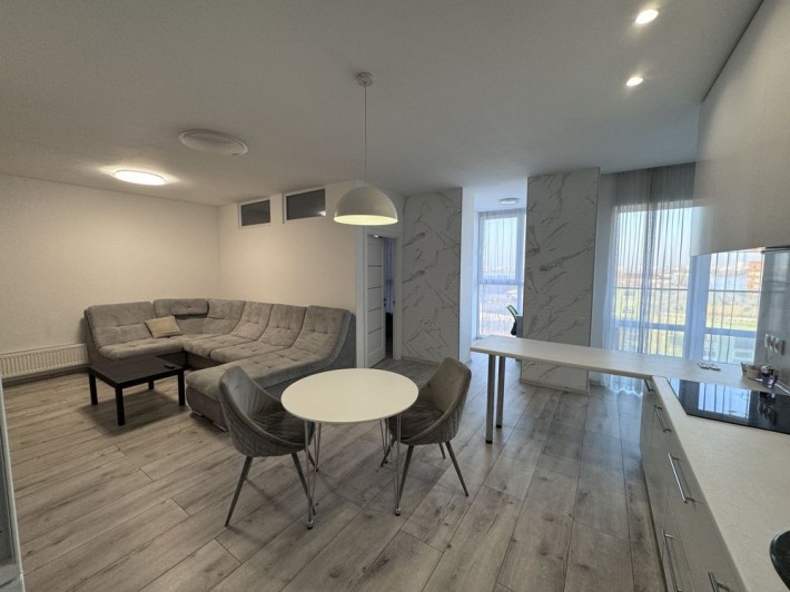 Сдам 3к квартиру в центре ЖК Дельмар - фото 1