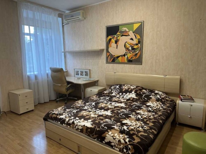 Оренда 2 кімнатної квартири на пл. Соборна 7А - фото 1