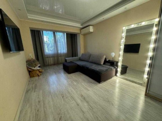 Оренда довгострокова 2-х кімн. квартири біля Краків М.Лівобережна Киев