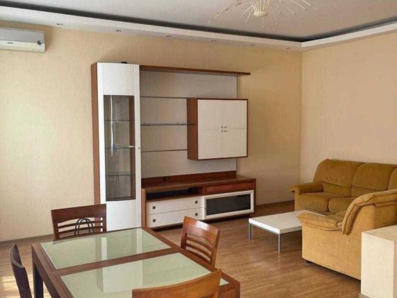 Оренда 3 кімн квартири ,центр, м.Кловська Киев