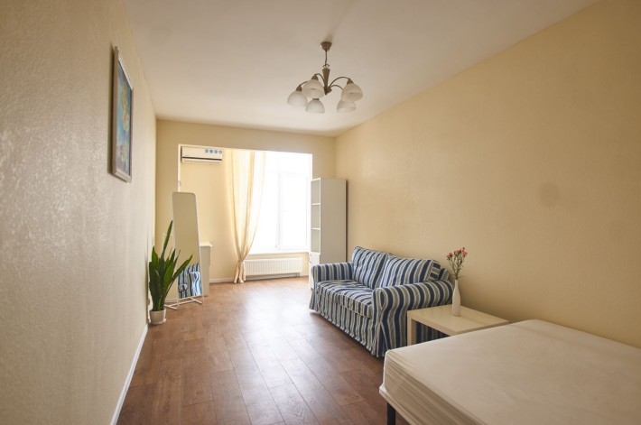 1к Клавдіївська 40В ст.м Академмістечко 10 хв їзди КОРОТКОСТРОКОВО!!! - фото 1