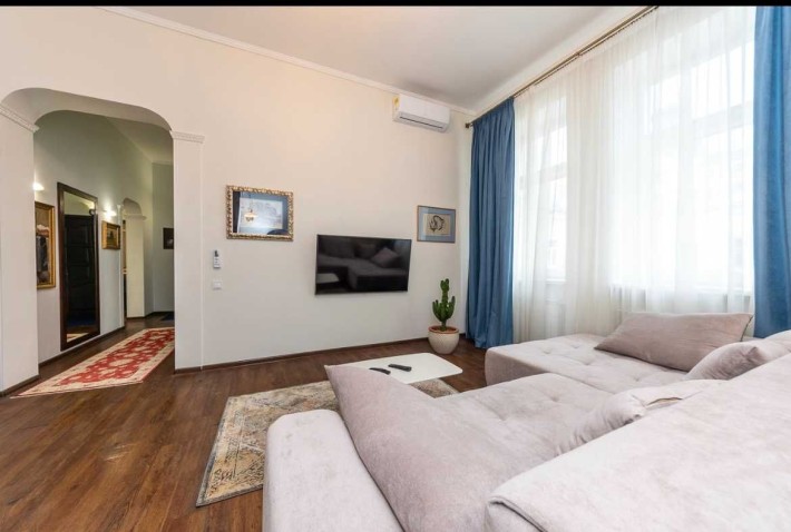 3 кімнатна квартира в центрі столиці вул. Є.Чикаленка 28/9(Пушкінська) - фото 1