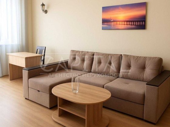 Здається простора 2-кімнатна квартира з окремою кухнею Киев