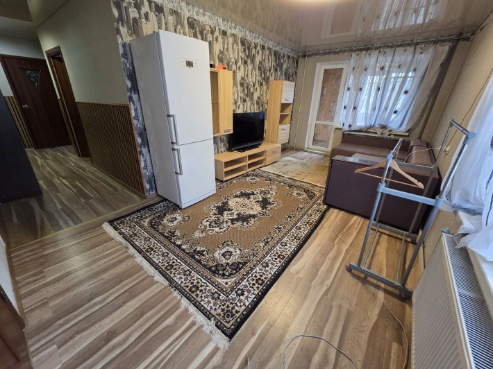 С ремонтом. 2 х комн кв. Левый берег. Риелторы не звоните. - фото 1