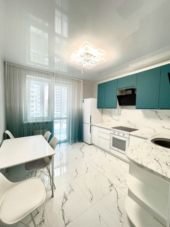 Стильна 1-кімнатна квартира в ЖК «Лебединий» - фото 1