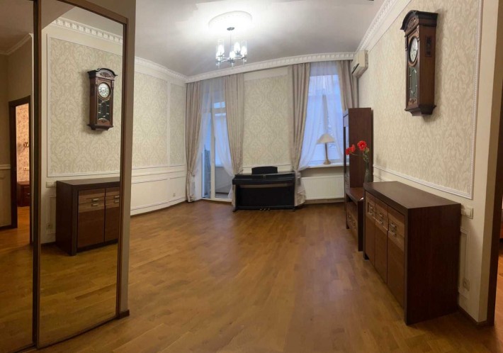 Здам трикімнатну  квартиру в центрі міста - фото 1