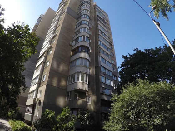 2-кімнатна біля метро Лівобережна, оренда. Заїдждай і живи! Киев