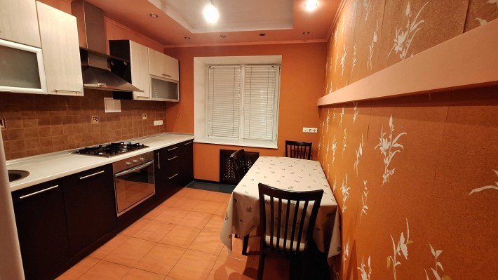 Здам в оренду 3х кімнатну квартиру на  Перемозі з ремонтом та меб. - фото 1