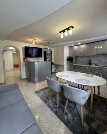 Сдам 3к квартиру на ж/м Тополя-1 Вул. Мукаша Салакунова 12 - фото 1