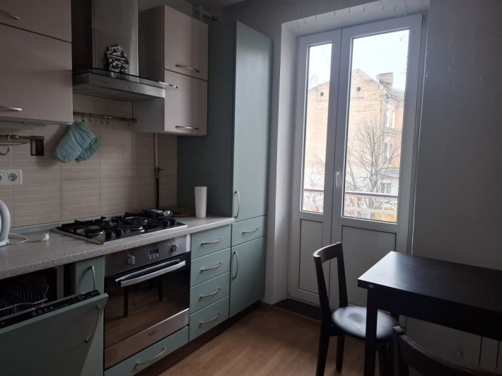 Сдам квартиру ул. Ярославская 37 метро  Контрактовая  5 минут. - фото 1