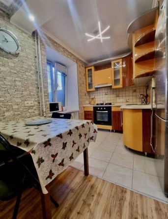 Сдаю 2 х комнатную Большую квартиру в ЦЕНТЕ/ 8-е Марта - фото 1