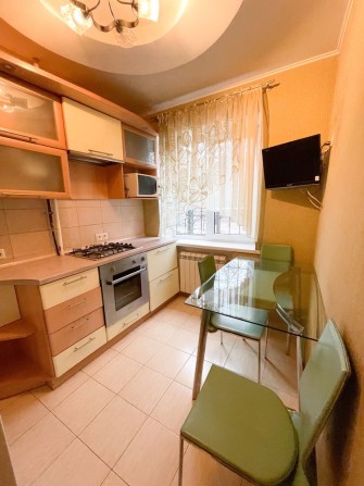 Аренда 3к возле Каравана Терещенковская - фото 1