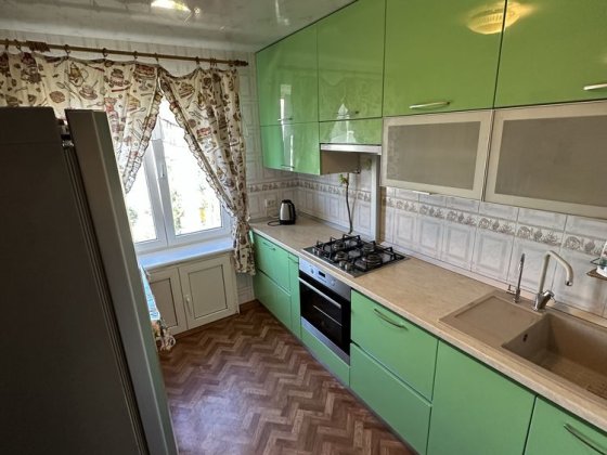 Сдам 2 комнатную квартиру Тополь2 Днепр