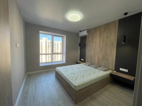 2к ЖК River Park, Набережная Победы 42/44, небольшая собачка обсуждает Днепр