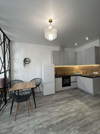 Сдам на 1-2-3 мес. Аркадия, 1 комнатная, ремонт 24г, вид на море - фото 1