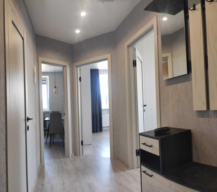 Сдам 2х комн. квартиру от хозяина в новострое.Свет не выключают !!! - фото 1