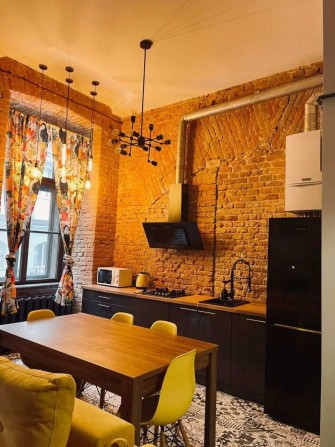 Оренда 1-кімнатної квартири+ простора кухня-студіо по вул. Валова. - фото 1