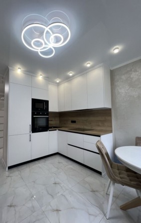 СВЕТ ВСЕГДА!Срочно сдам 2 ком.квартиру в ЖК"Акварель 4",/Щорса. - фото 1