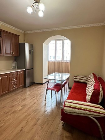 Чудова, крупногаборитна квартира в новобудові - фото 1