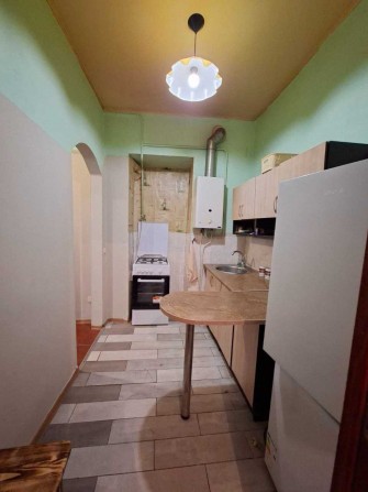 Сдам компактную, уютную двухкомнатную квартиру в  центре города. - фото 1