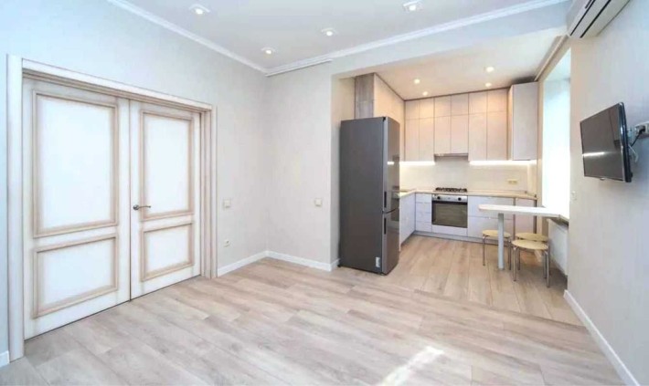 Сдам в центре 2 к квартиру - фото 1