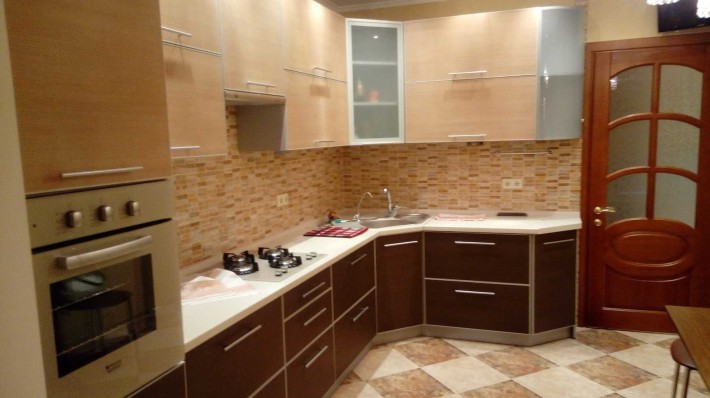 Сдам 1 комн,ул,Костанди/Королева. Огражденная территория, паркинг. - фото 1