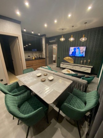 Сдам в аренду квартиру с дизайнерским ремонтом - фото 1