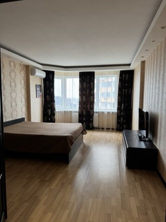 Сдам двухкомнатную на Сахарова с подземным паркингом - фото 1