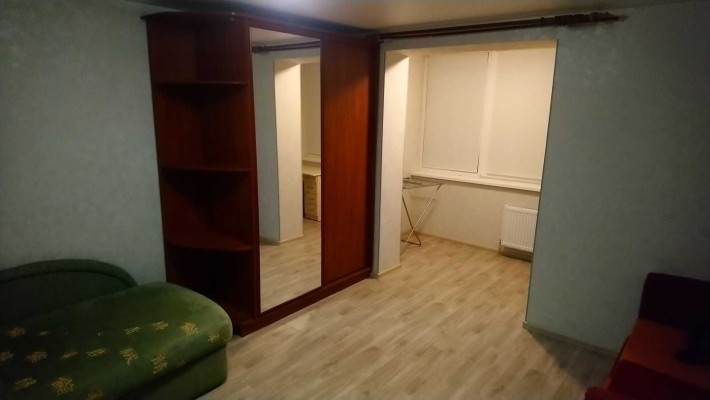 Двокімнатна в центрі з меблями, технікою і ремонтом. - фото 1