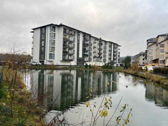 Оренда 1-кім. квартири в центрі Брюхович з видом на озеро. Брюховичи