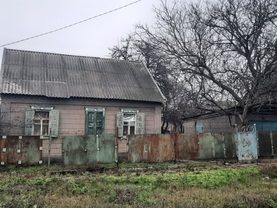 Сдам  дом  район  Украины  4 комнаты  газ вода свет    без мебели Каменское