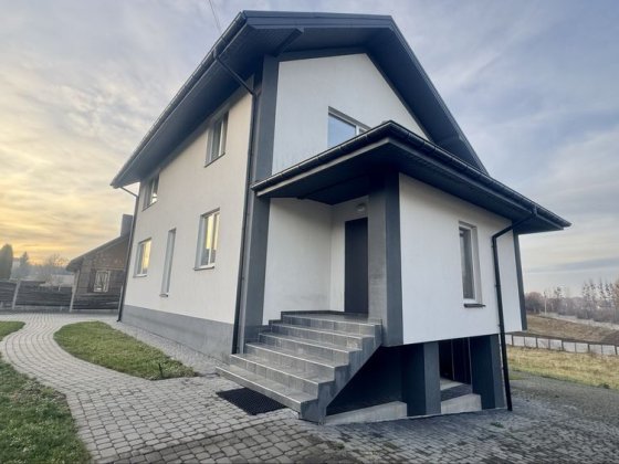 Оренда окремостоячого будинку поблизу Рівного Ровно