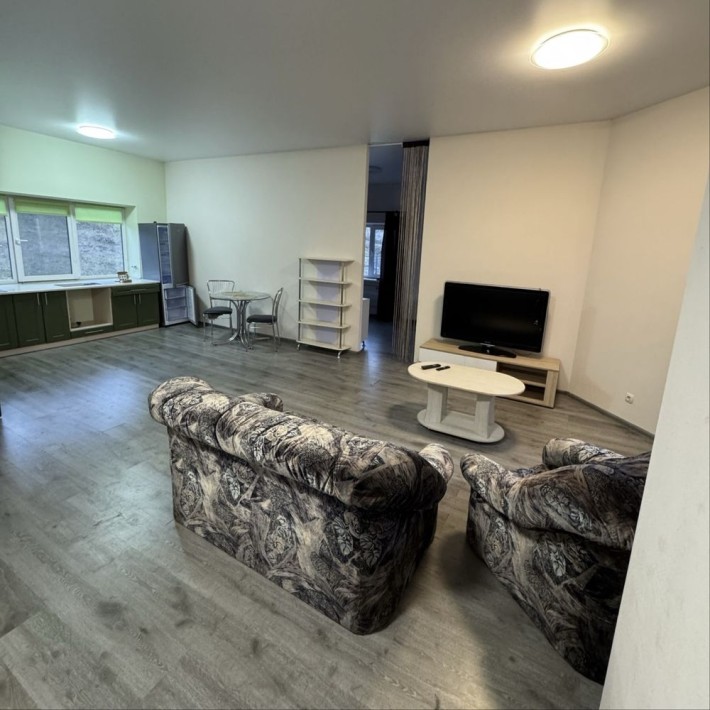 Половки частина будинку з місцем для авто - фото 1