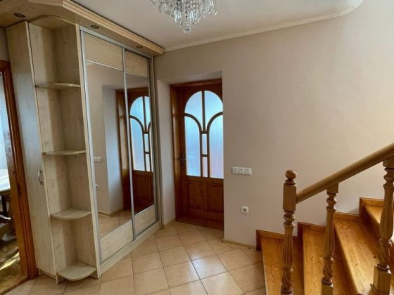 Оренда будинку, Роша Черновцы