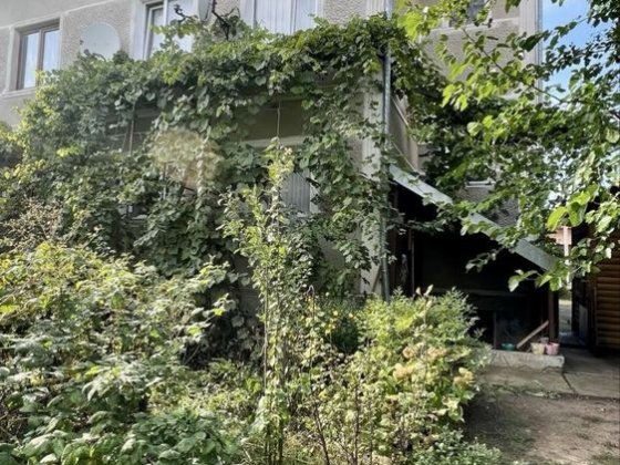 Оренда ПРОСТОРОЇ 3к ЧАСТИНИ БУДИНКУ, р-н КВАРЦУ, ДВІР з садом, гараж! Черновцы