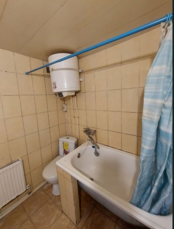 Здається 2 кімнатний будинок тихий центр світло не вимикають - фото 1