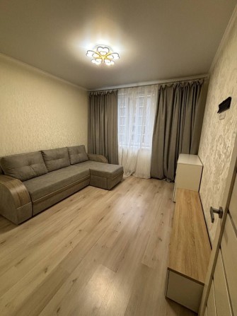 Сдам 1 комнатную квартиру в ЖК Маршал Сити! Проспект Небесной сотни! - фото 1