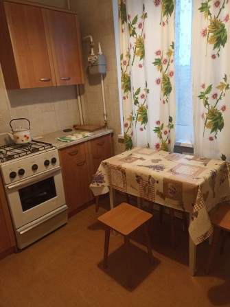 Сдам 2 комнатную квартиру - фото 1