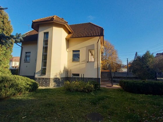 Оренда  будинку.20 хв-пішки метро Теремки.трц Магелан. Киев