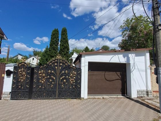 Здам затишний 2 поверховий будинок метро "Деміївська" Київ