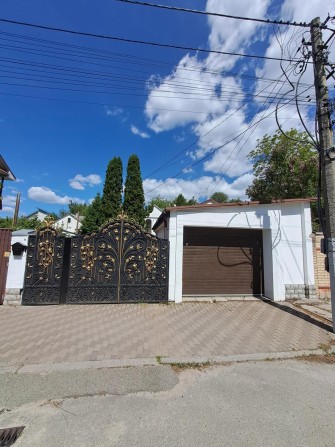 Здам затишний 2 поверховий будинок метро "Деміївська" - фото 1