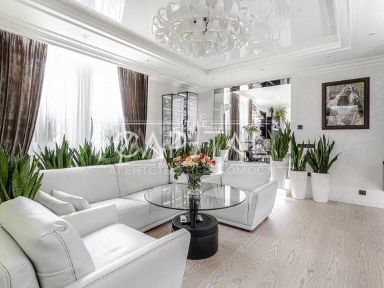 Оренда затишний будинок у мальовничій історичній місцевості Київ