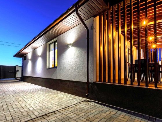 Сдам стильный новый дом у воды в эко стиле. Самаровское направление. Дніпро