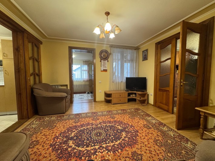 Оренда частини будинку з власним подвір'ям та 2мв паркомісцями - фото 1