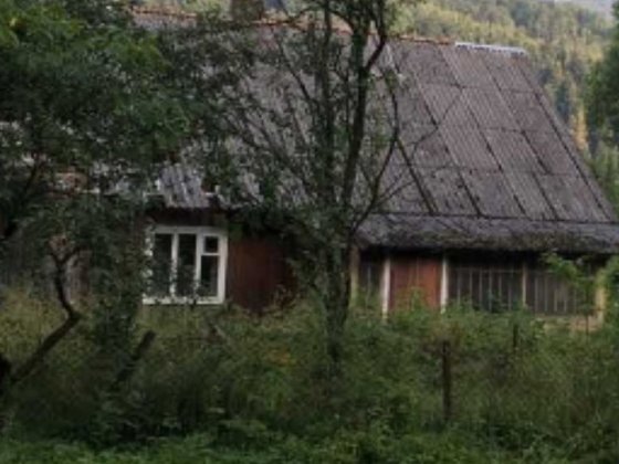 Старенька хата в селі Микуличин івано-франківська область Львів