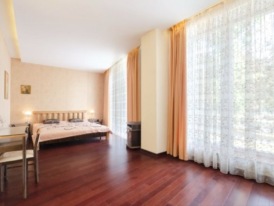 Оренда будинку для сім’ї, Гараж. Поруч парк Киев