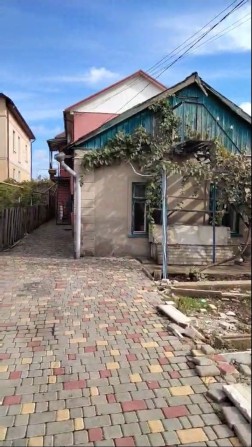 Сдам домик  2 к  Хаджибейский район,животных любых можно! Двор отдельн - фото 1