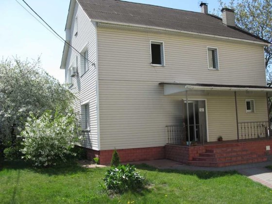 Будинок  можна під офіс  Осокорки    А Галика   метро Славутич-250м Киев