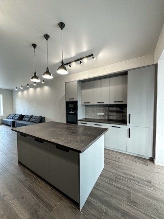 Оренда вперше новий будинок з бассейном повна автономія - фото 1